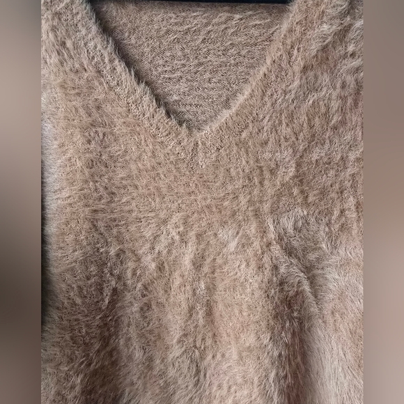 Bebe & Old Navy Tan Sweater Bundle 2 For 1 Fuzzy Sweaters - Picture 9 of 12